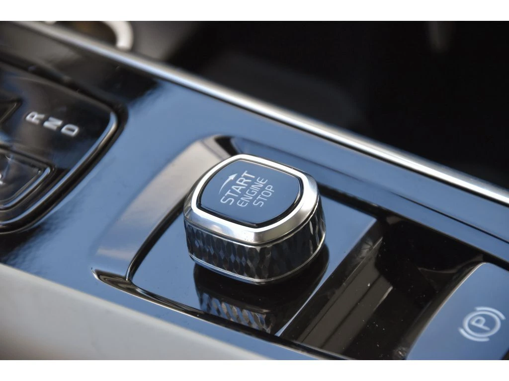 2026 Volvo - image 37