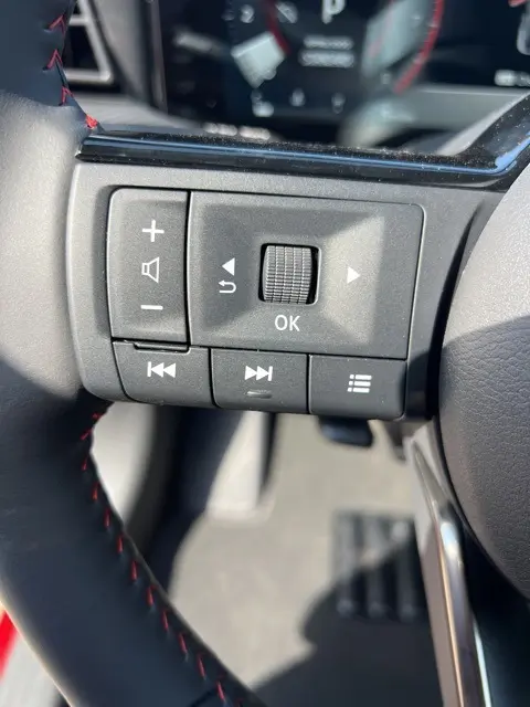 2026 Nissan Kicks SR photo 11
