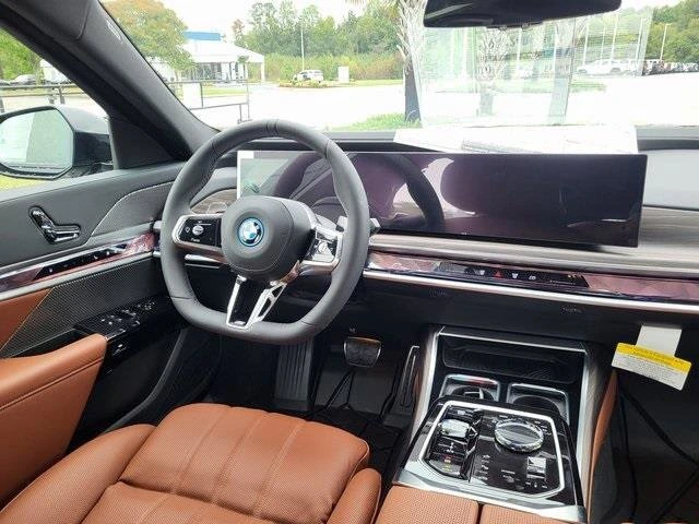 2026 BMW 7 Series 750e - Photo 15