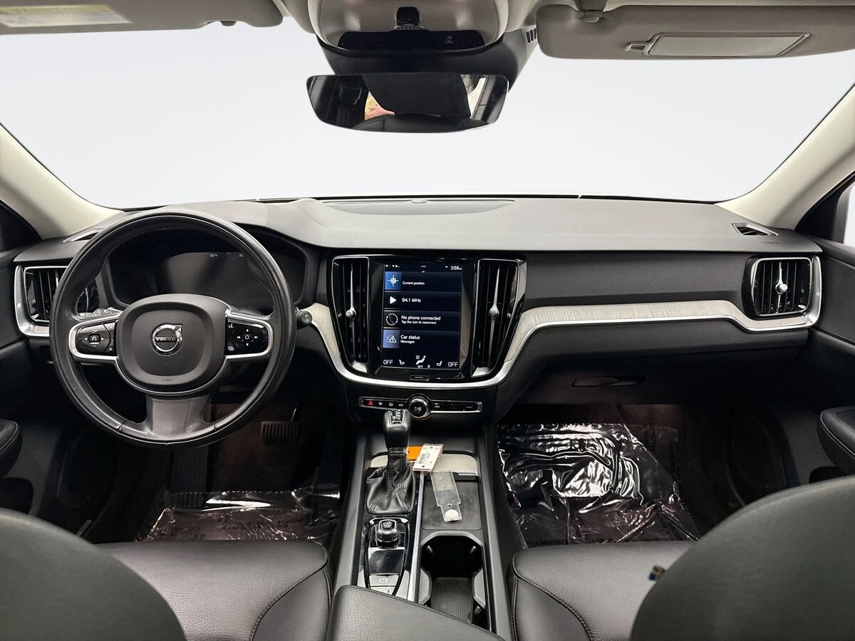 2022 Volvo - image 14