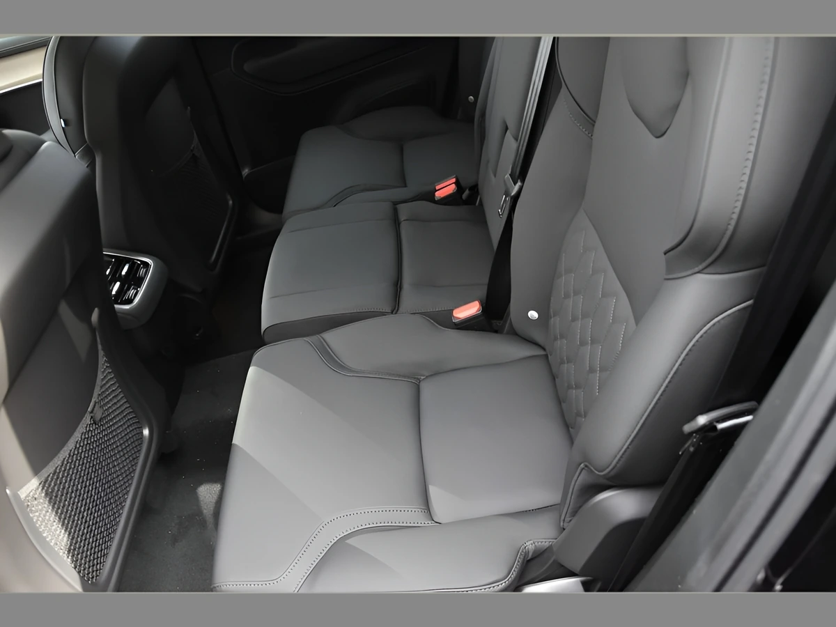 2026 Volvo XC90 Plus - Photo 11