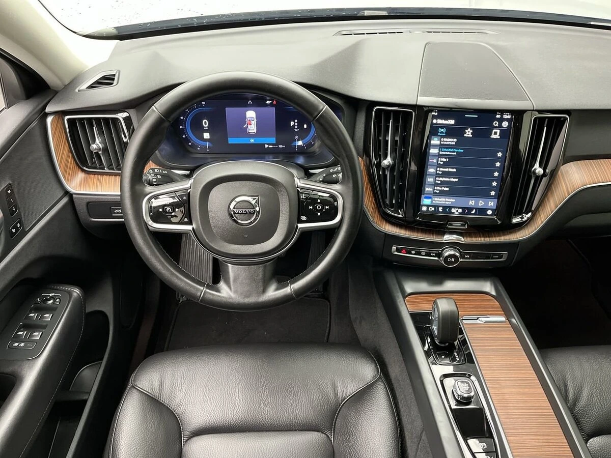 2024 Volvo - image 13