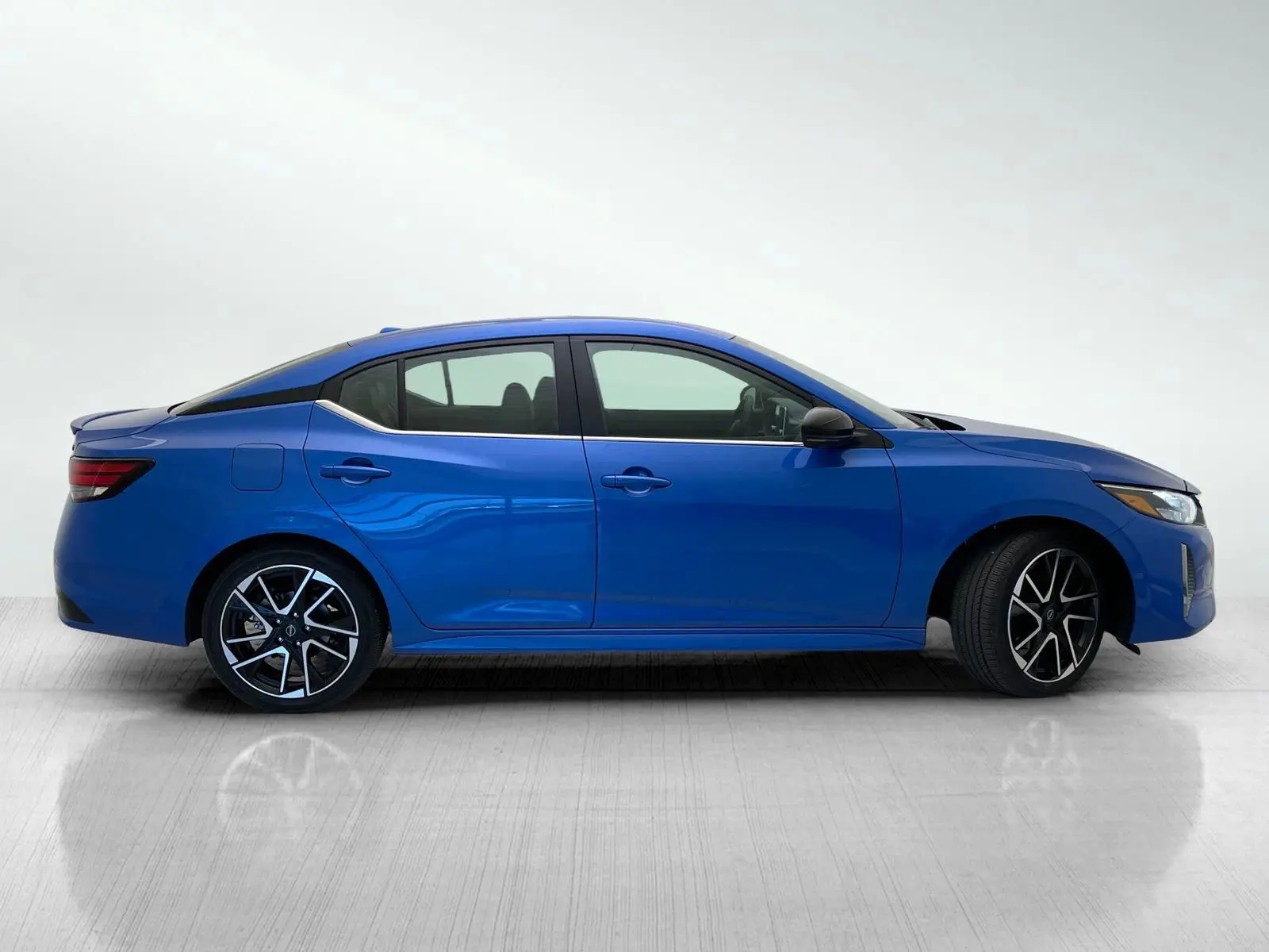 2025 Nissan Sentra SR photo 3