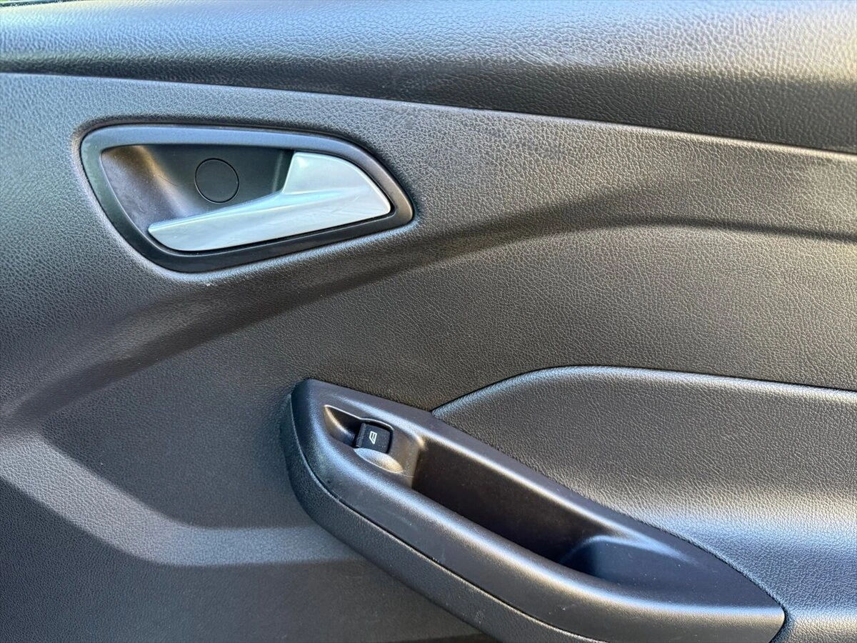 2014 Ford Focus SE - Photo 25