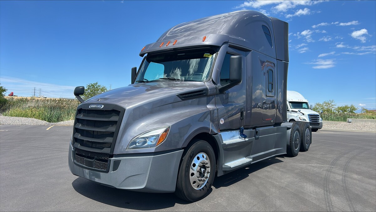 2023 FREIGHTLINER Cascadia