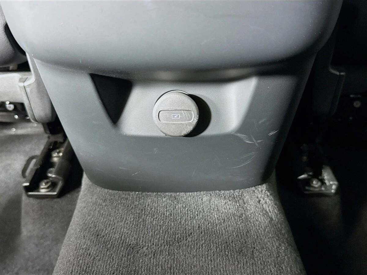 2023 Volvo - image 28