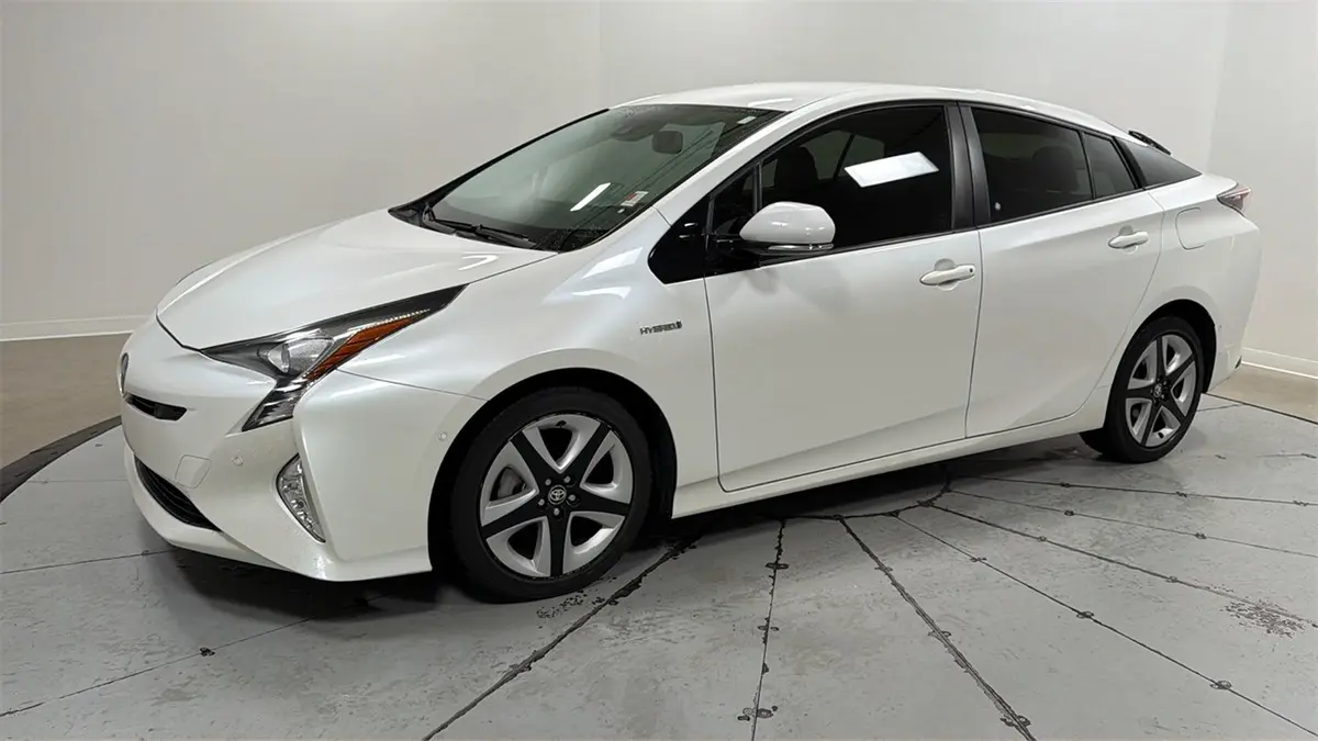 2016 Toyota Prius Four's photo
