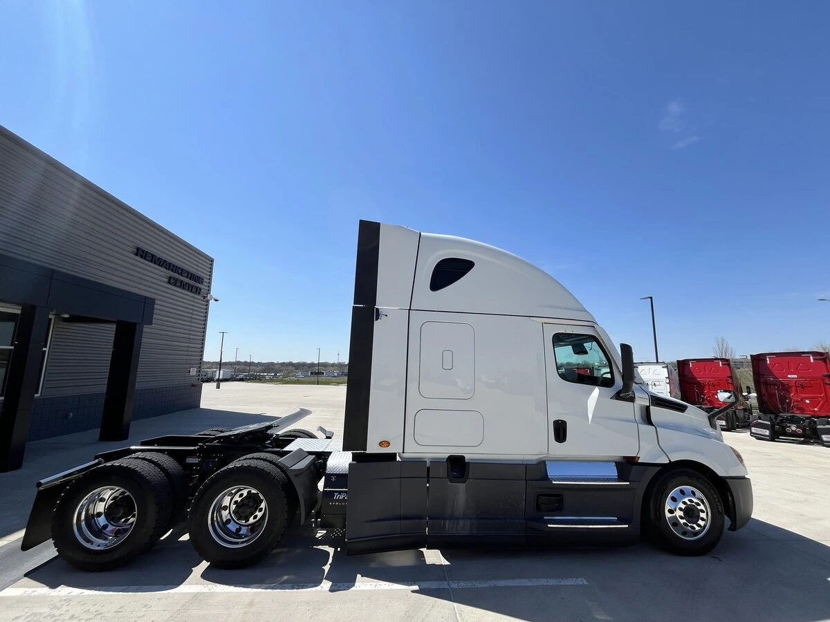 2021 Freightliner Cascadia - image 23