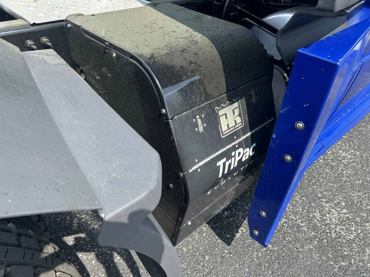 2022 Freightliner Cascadia - image 6