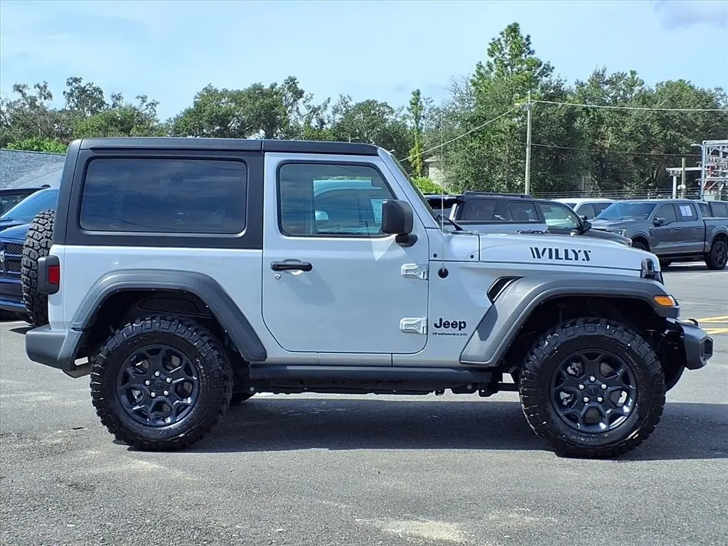 2023 Jeep Wrangler Willys photo 8