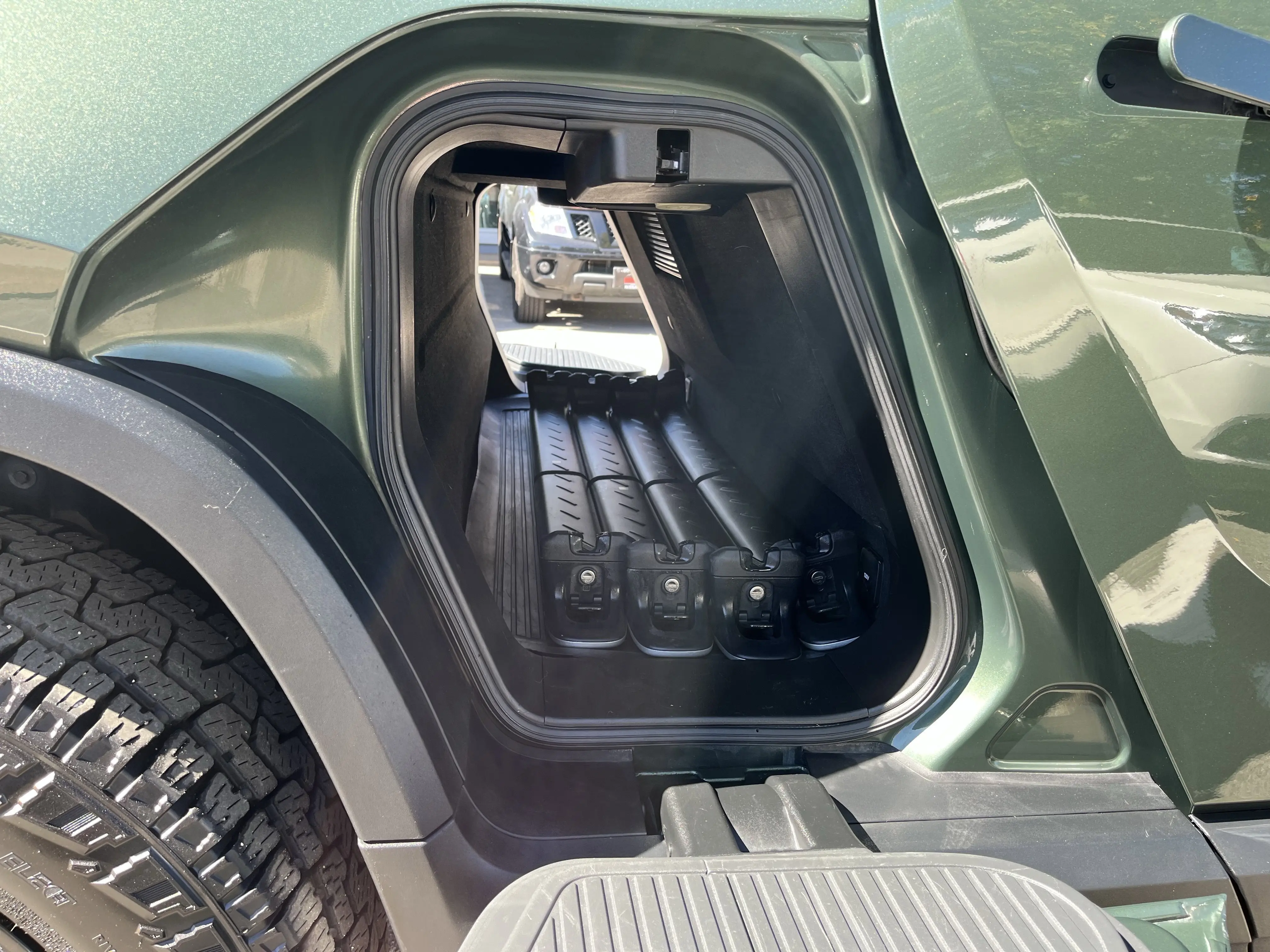 2022 Rivian R1T Adventure photo 13