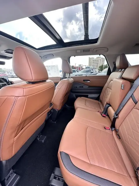2025 Nissan Pathfinder Platinum photo 23