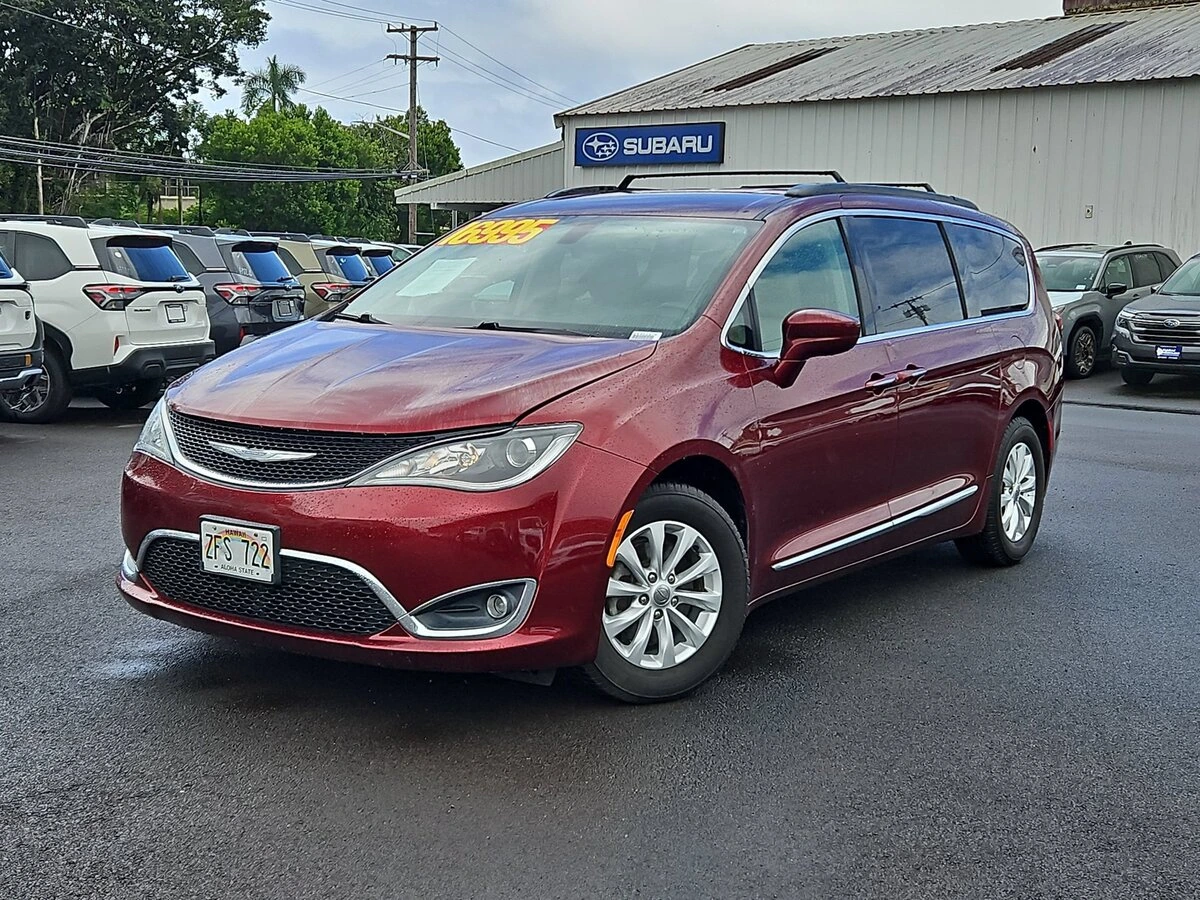 2017 Chrysler Pacifica Touring-L's photo