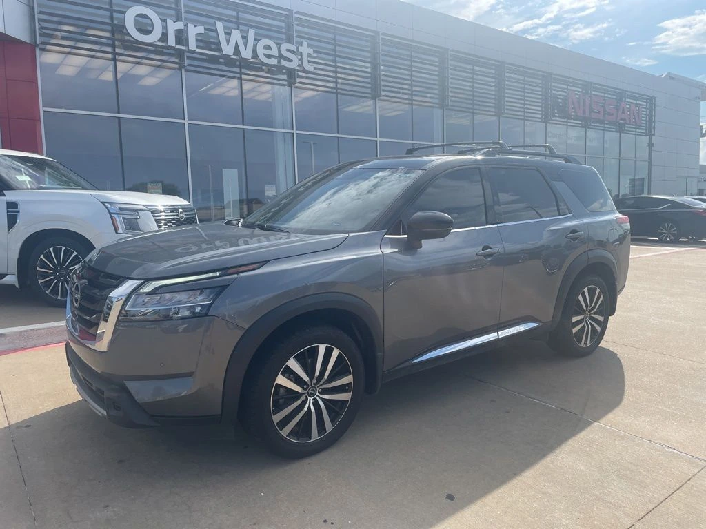 2024 Nissan Pathfinder Platinum 2WD's photo