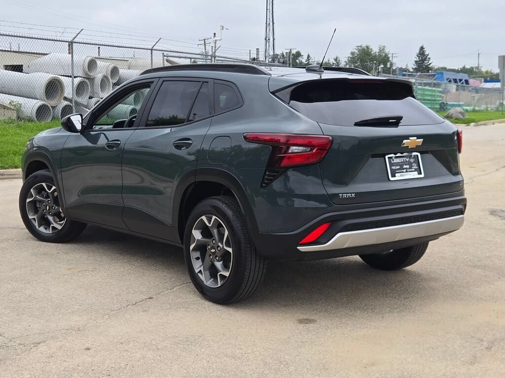 2025 Chevrolet Trax LT - Photo 17