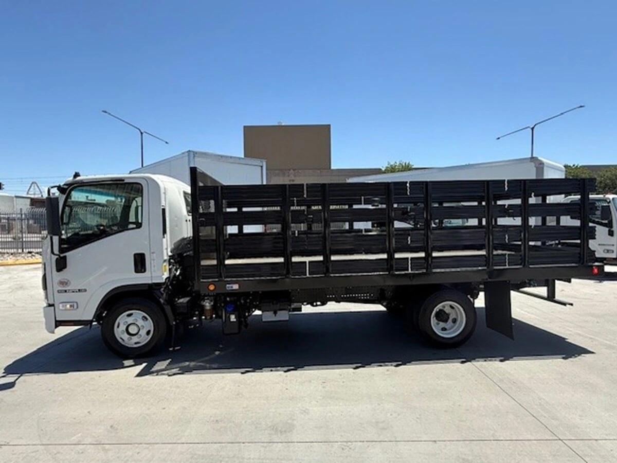 2026 Isuzu NPR — photo 2