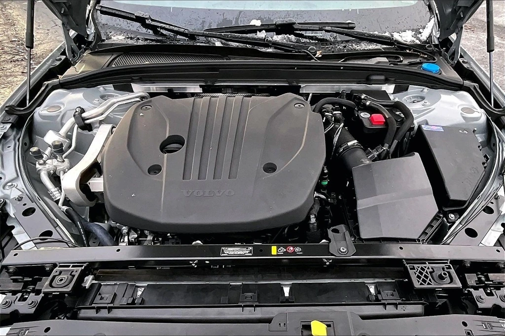 2026 Volvo - image 12