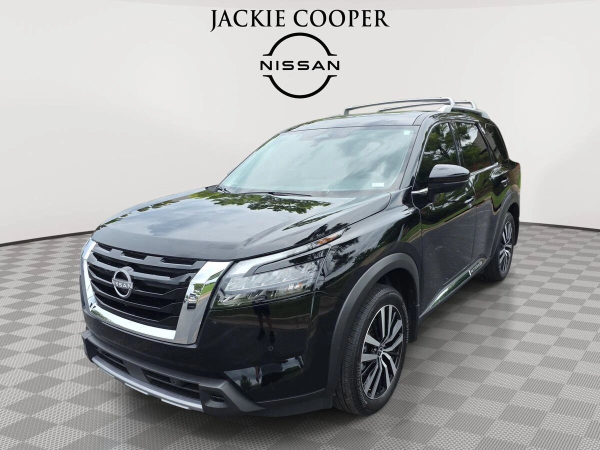 2025 Nissan Pathfinder Platinum 2WD's photo