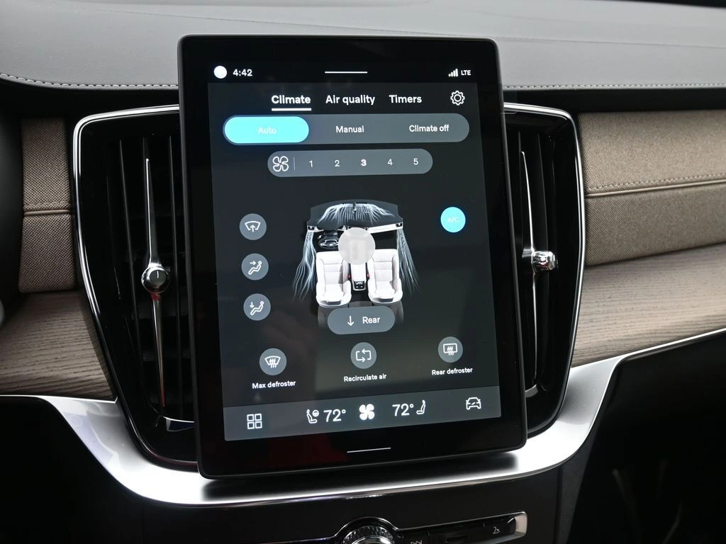 2026 Volvo - image 14