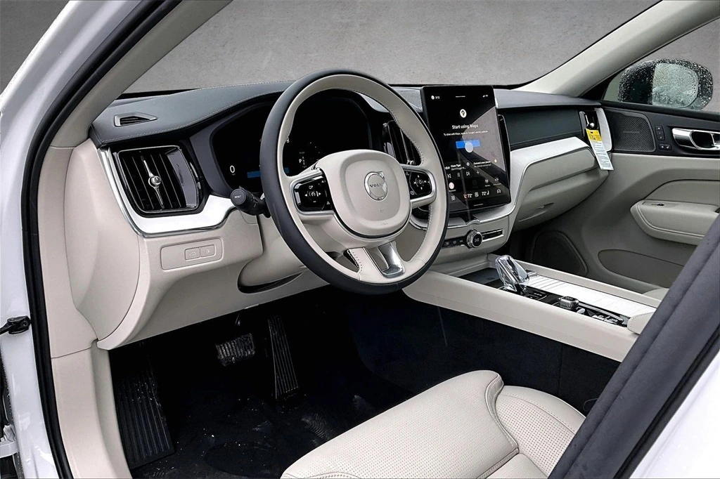 2026 Volvo - image 7