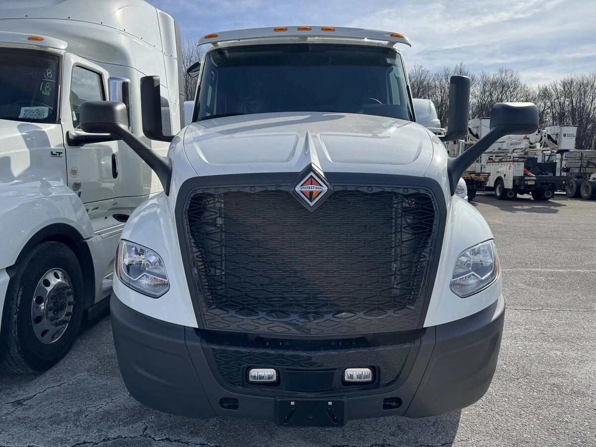 2025 International LT - image 4