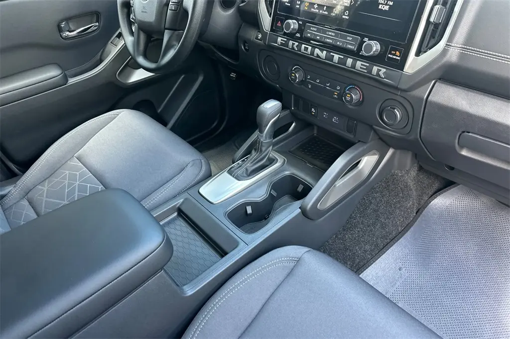 2026 Nissan Frontier SV photo 13