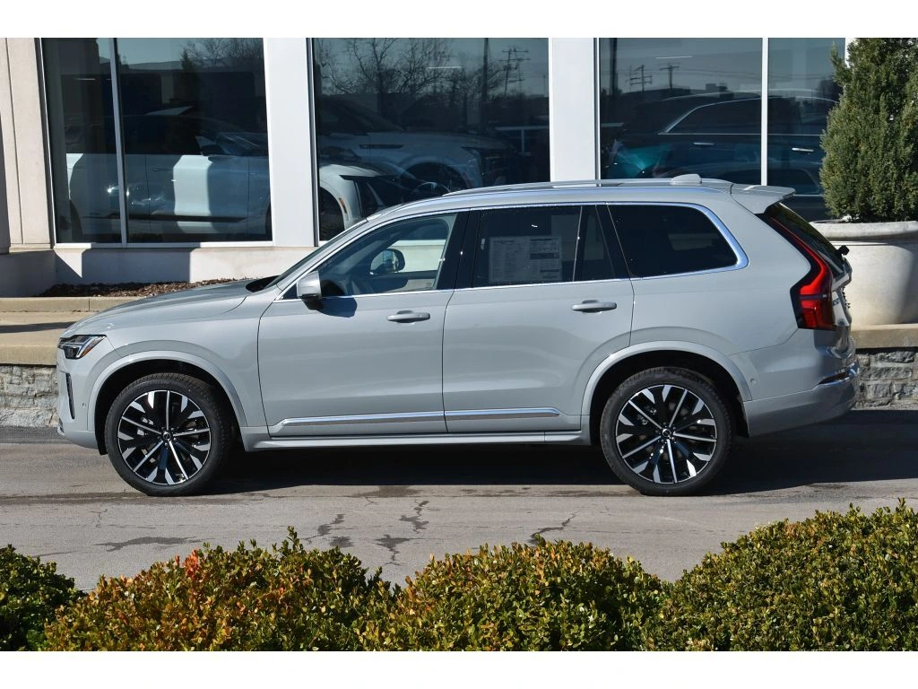 2026 Volvo - image 6