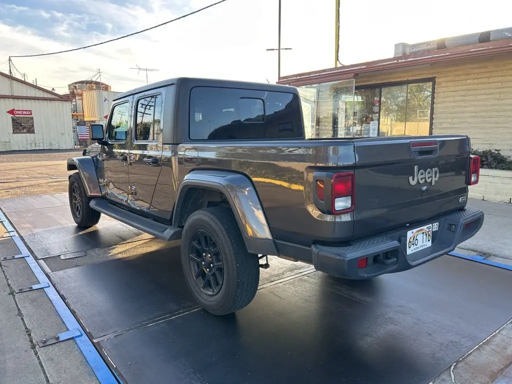 2023 Jeep Gladiator Overland photo 4