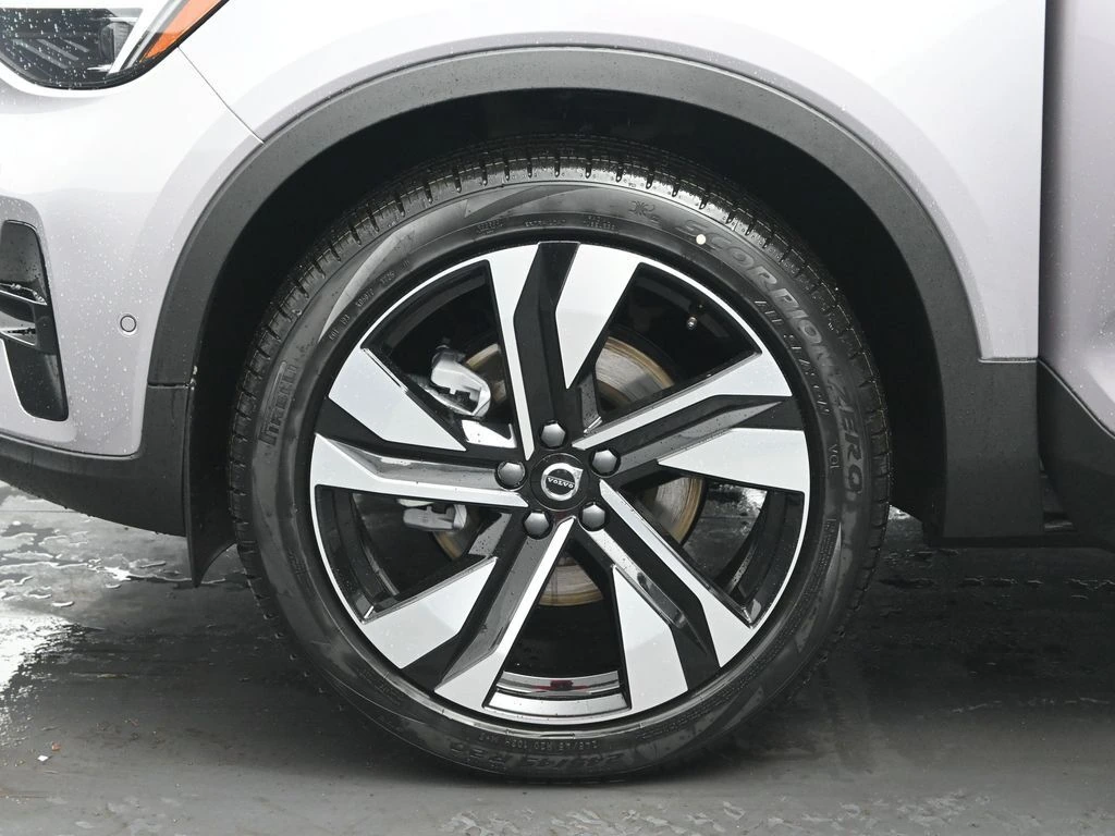 2026 Volvo - image 29