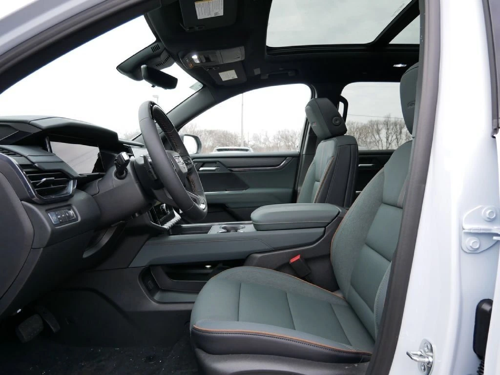 2026 GMC Acadia AT4 - Photo 7