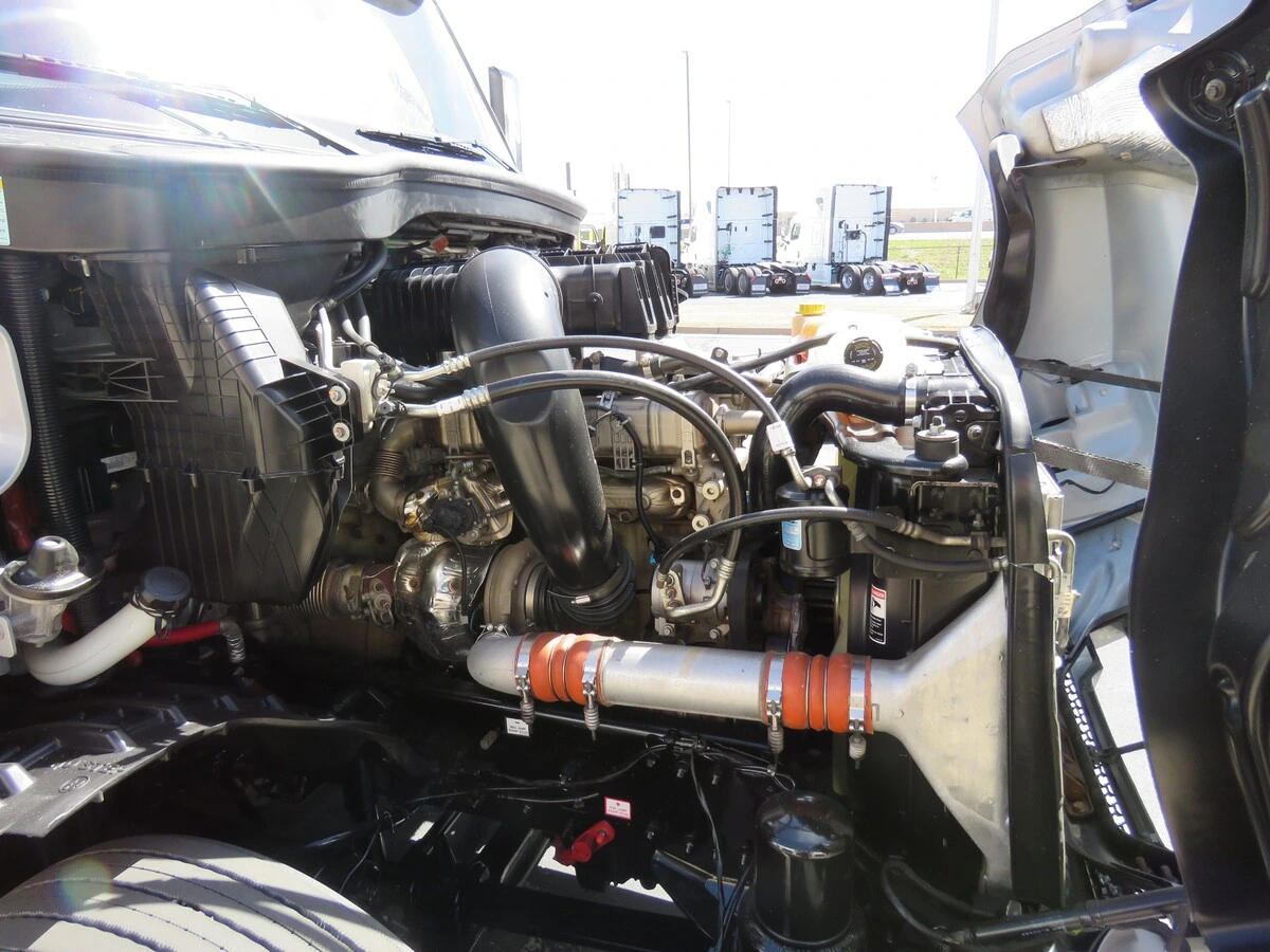 2022 Freightliner Cascadia - image 13