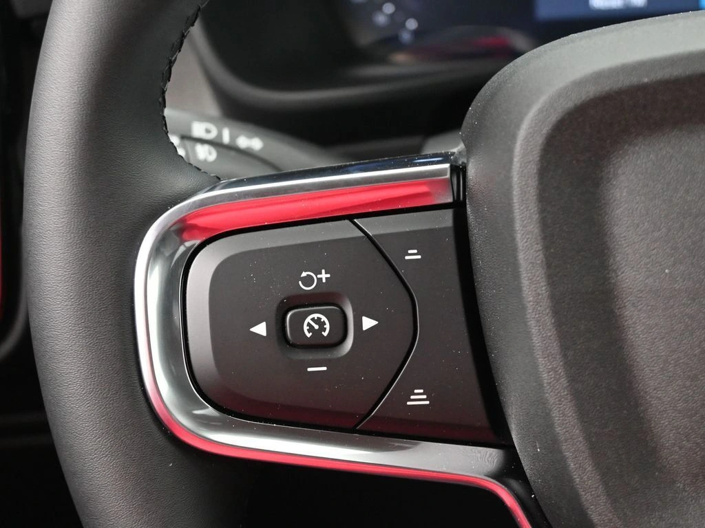 2026 Volvo - image 11