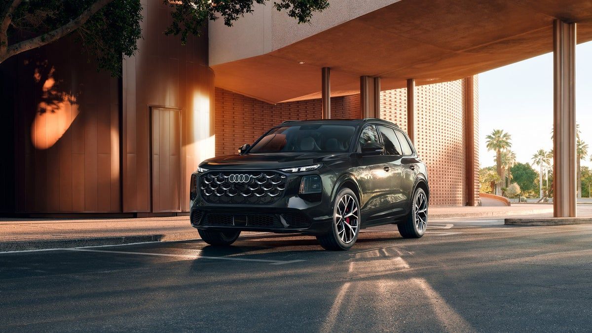2027 Audi Q7 Launch Edition in black optic styling with red brake calipers