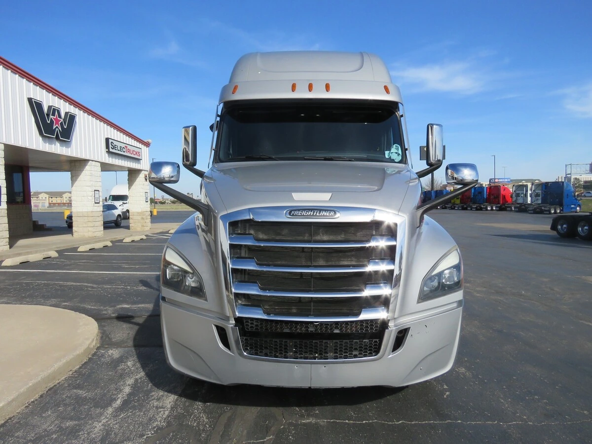 2023 Freightliner Cascadia - image 11