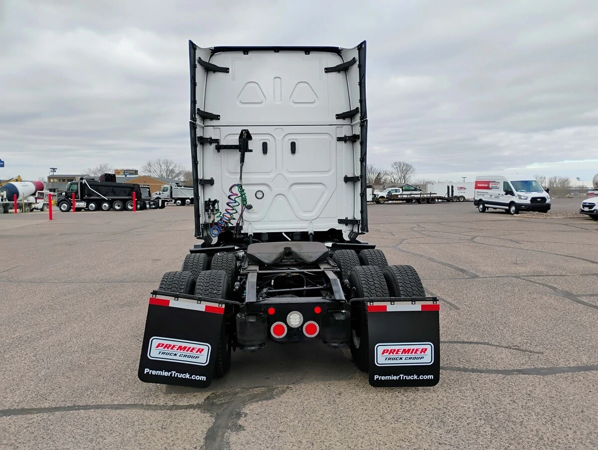 2024 Freightliner Cascadia - image 6