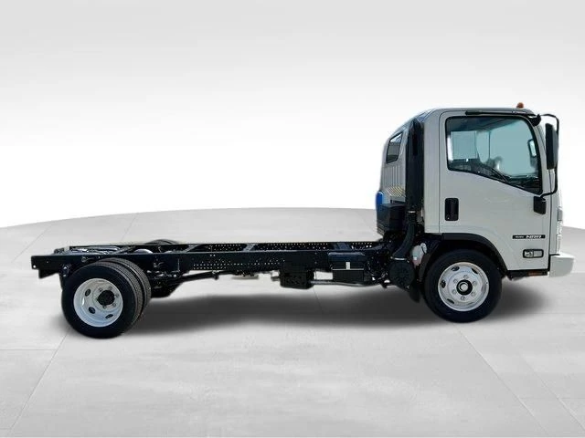 2024 Isuzu NPR - image 9