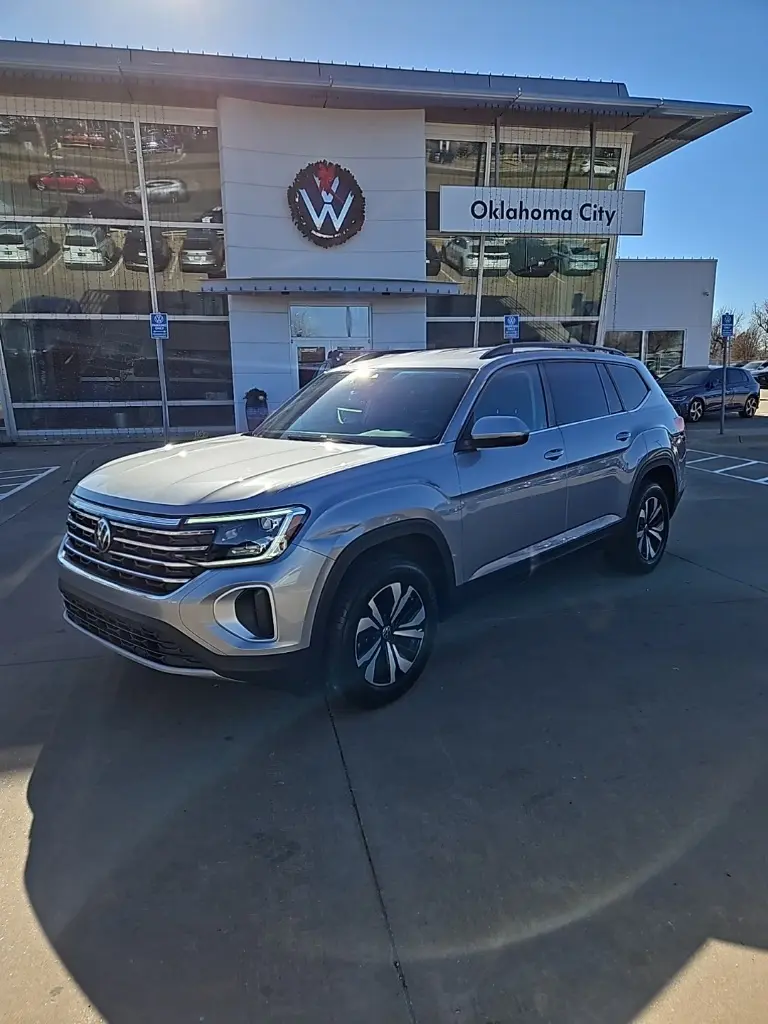 2024 Volkswagen Atlas SE's photo