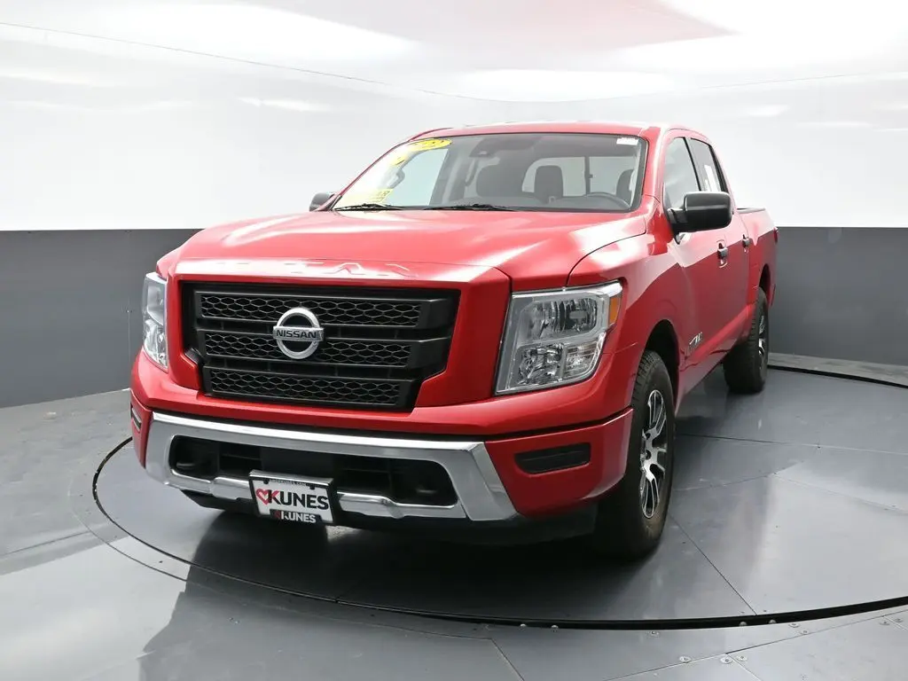 2022 Nissan Titan SV photo 4