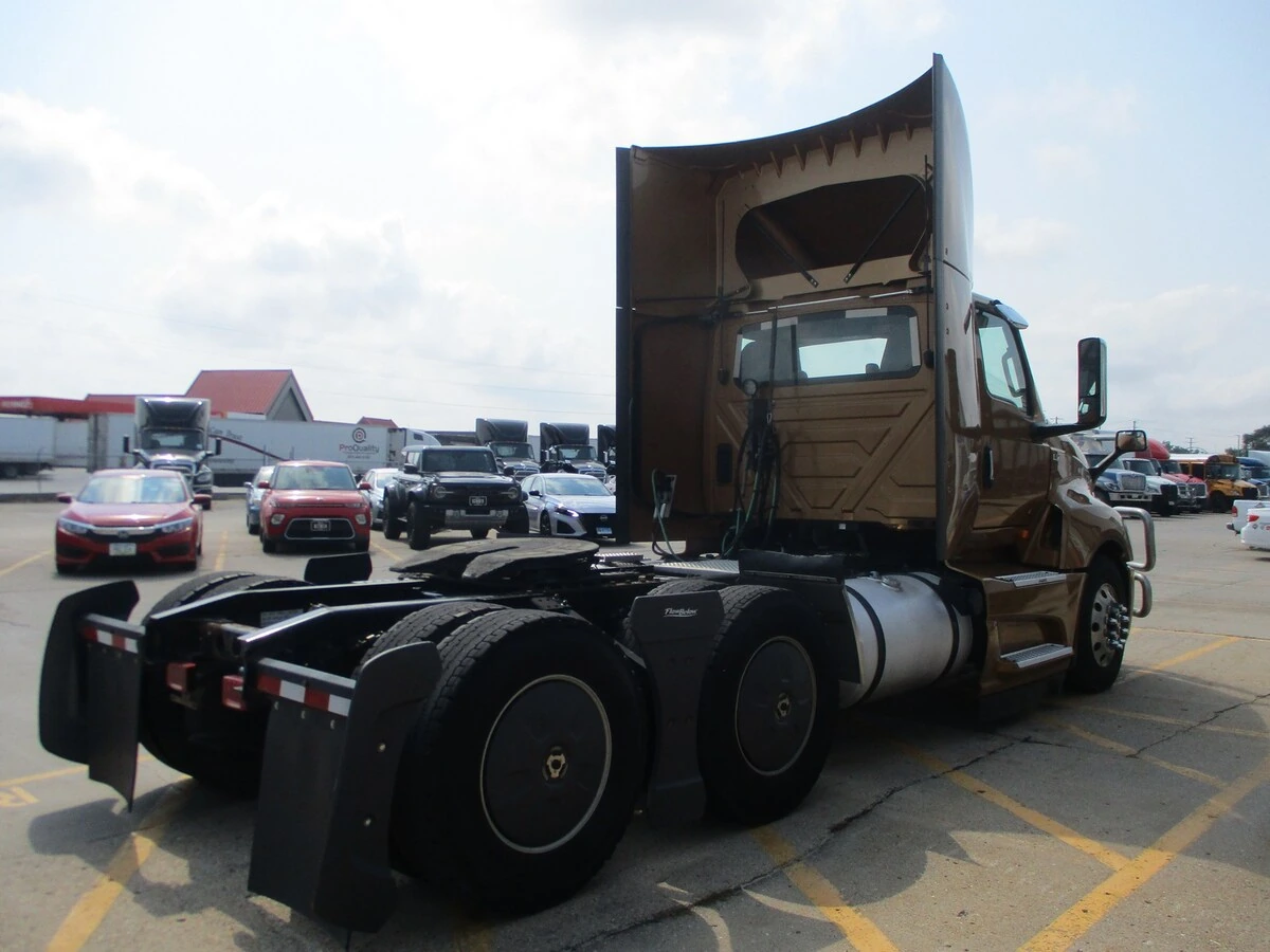2022 International LT in Altoona, IA — photo 5