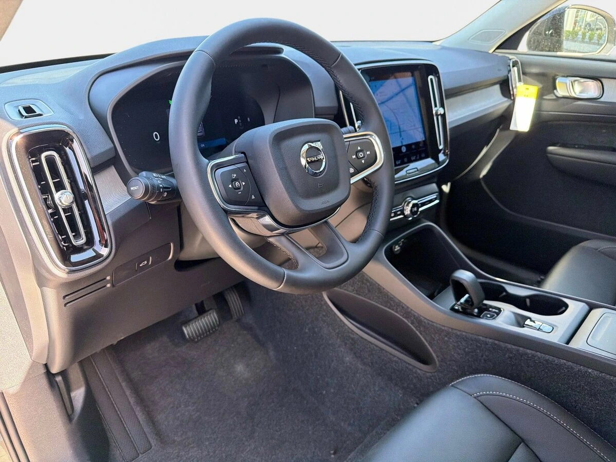 2026 Volvo - image 19