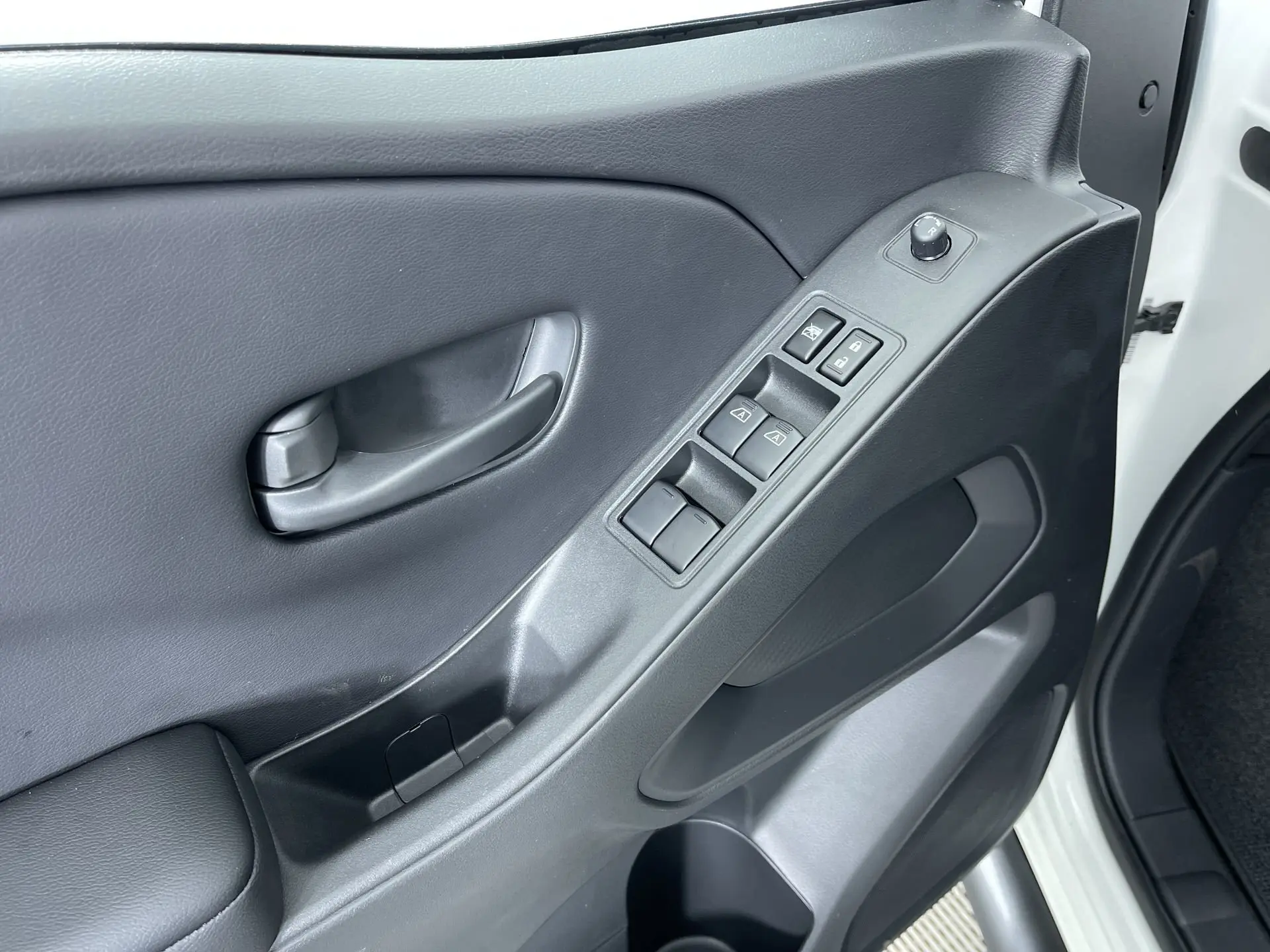 2026 Nissan Frontier Crew Cab SV photo 10