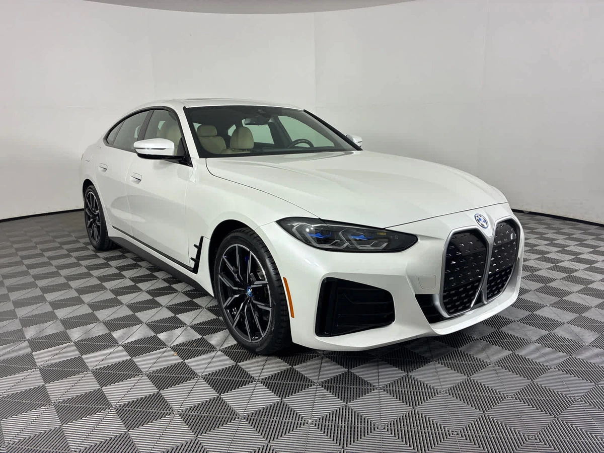 2023 BMW i4 eDrive40's photo