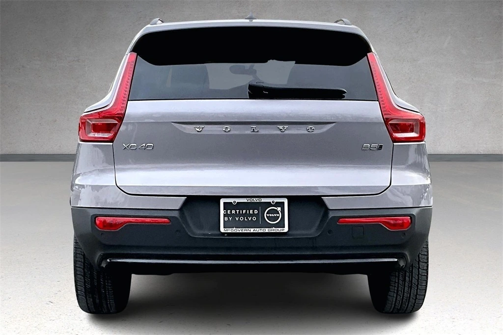 2026 Volvo - image 5