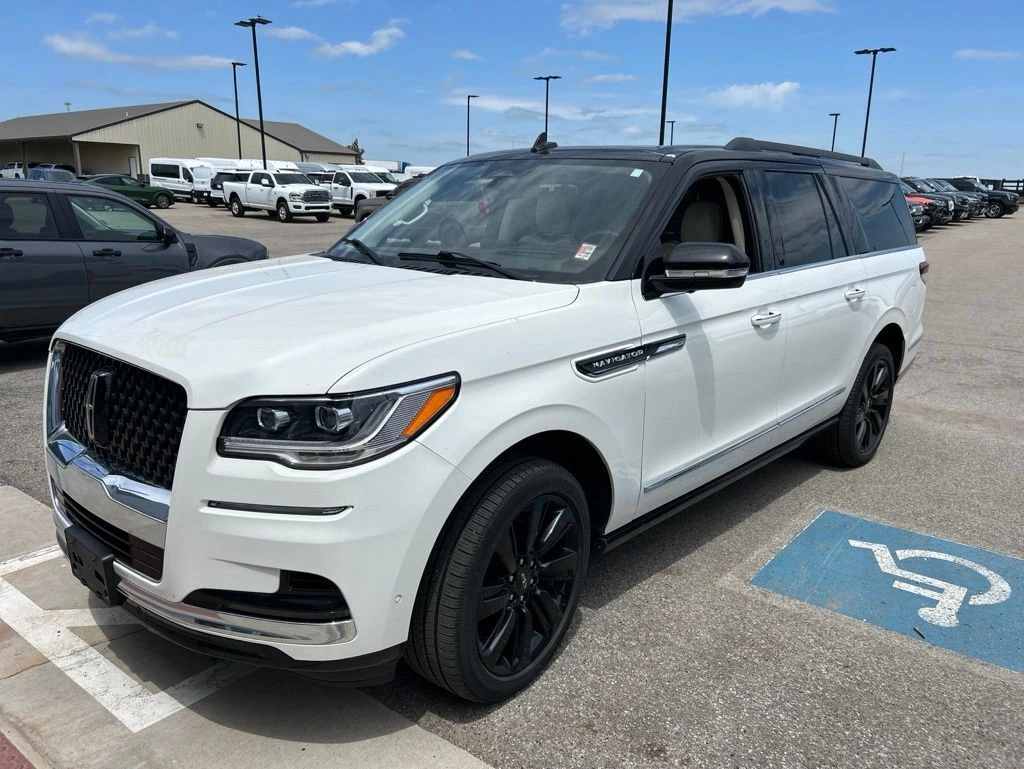 2022 Lincoln Navigator Black Label L 4WD's photo