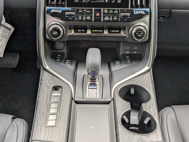 2026 Lexus LX 700h Luxury - Photo 18