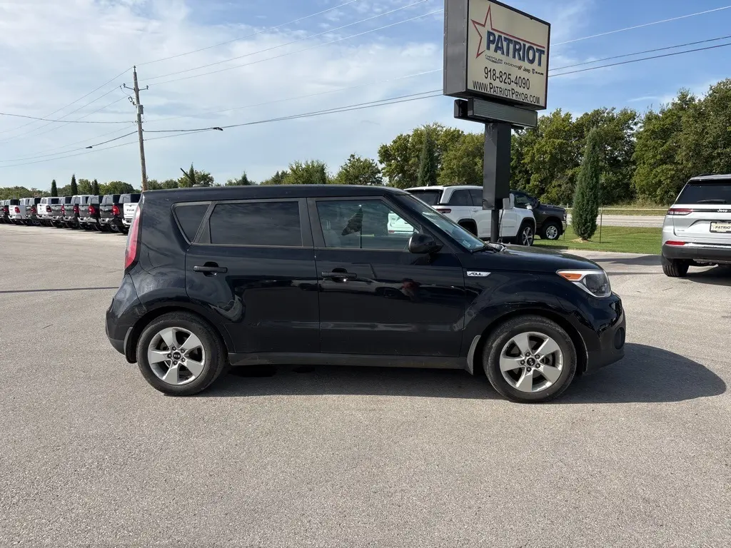 2017 Kia Soul Base photo 2