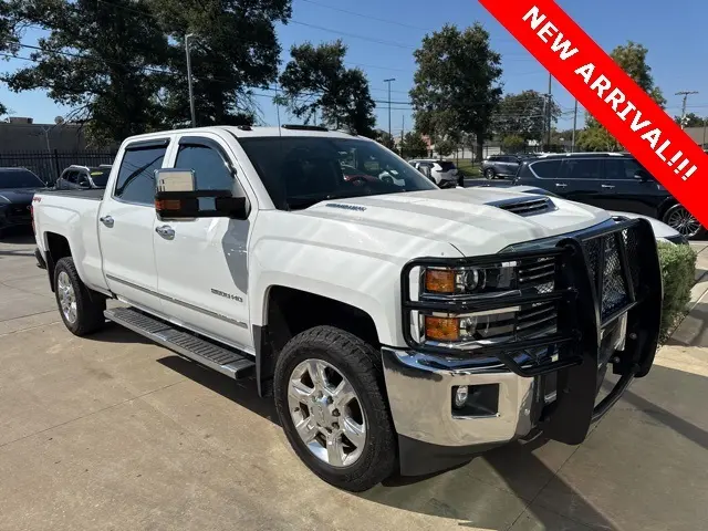 2019 Chevrolet Silverado 2500HD LTZ photo 3