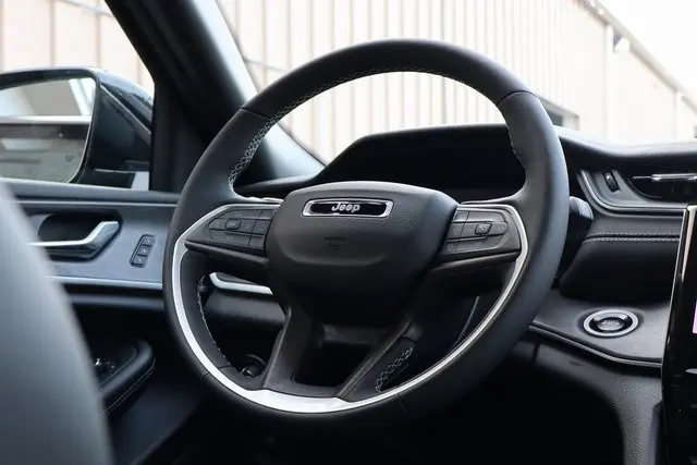 2025 Jeep Grand Cherokee Limited photo 36