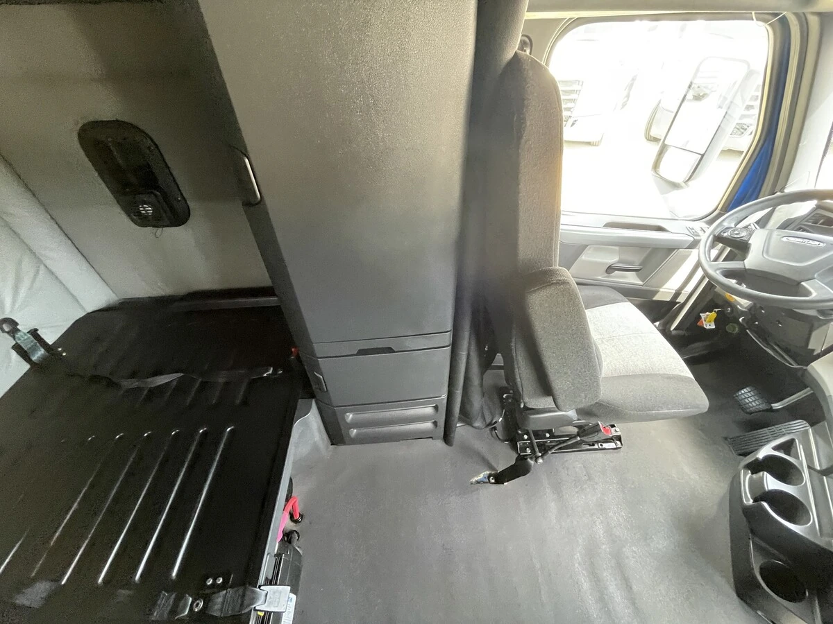 2021 Freightliner Cascadia - image 30