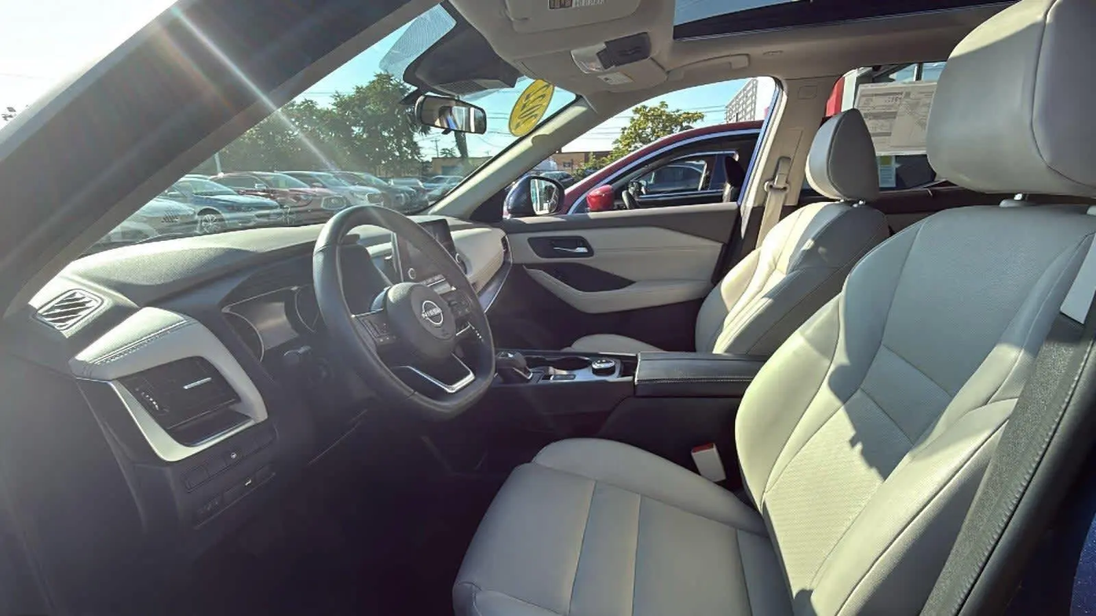 2022 Nissan Rogue SV photo 17